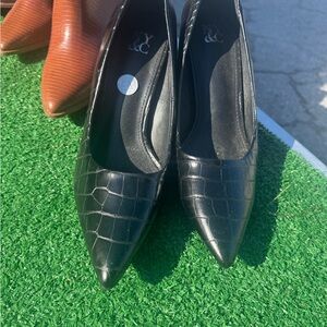 Elegant Black Crocodile Pattern Women's Shoes